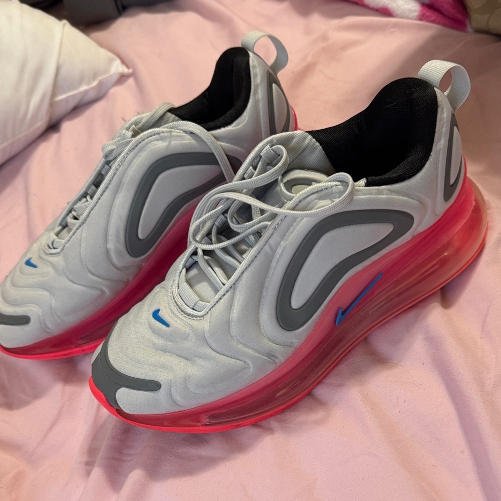 Nike Air Max 720 Light Gray with Pink Soles